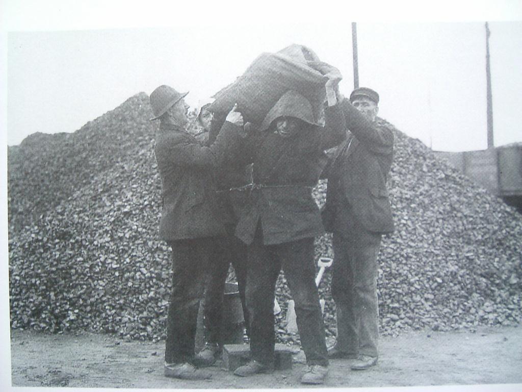 De Rotterdamse haven 650 jaar., Ophalen of Verzenden, Zo goed als nieuw, Boek of Tijdschrift