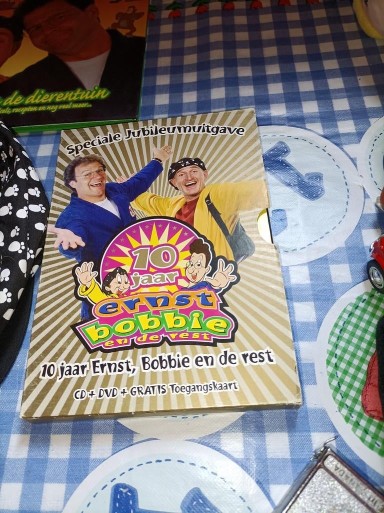 Ernst en Bobbie pet, boek Dierentuin en cd en dvd 10 jaar, Ophalen of Verzenden