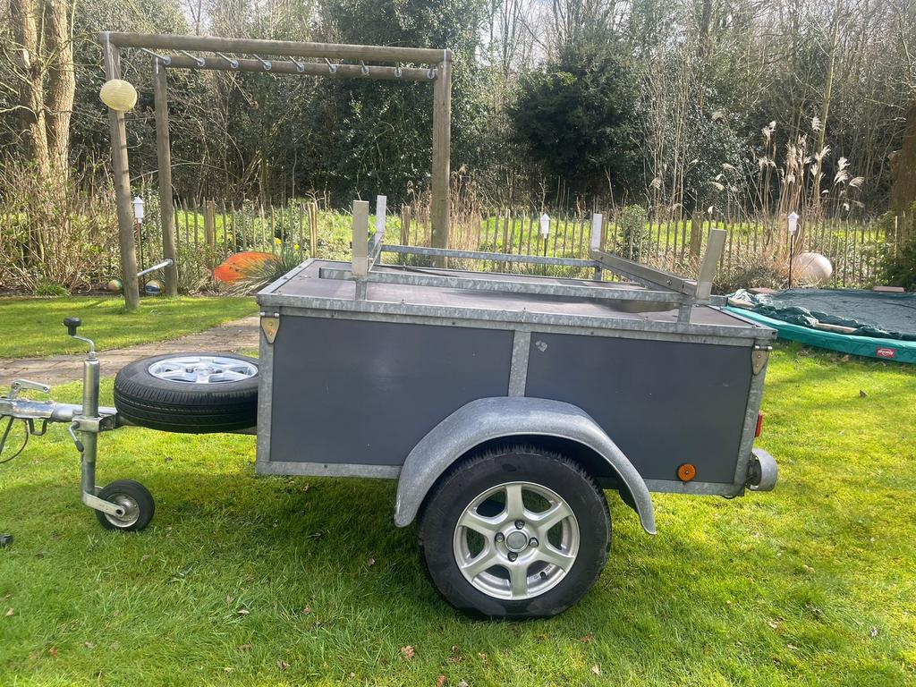 Bagagewagen met af te sluiten deksel, Ophalen, Zo goed als nieuw