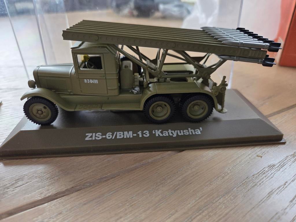 Legervoertuigen in beschermdoosjes + speelgoed, Ophalen of Verzenden, Groter dan 1:32, Auto, Overige merken