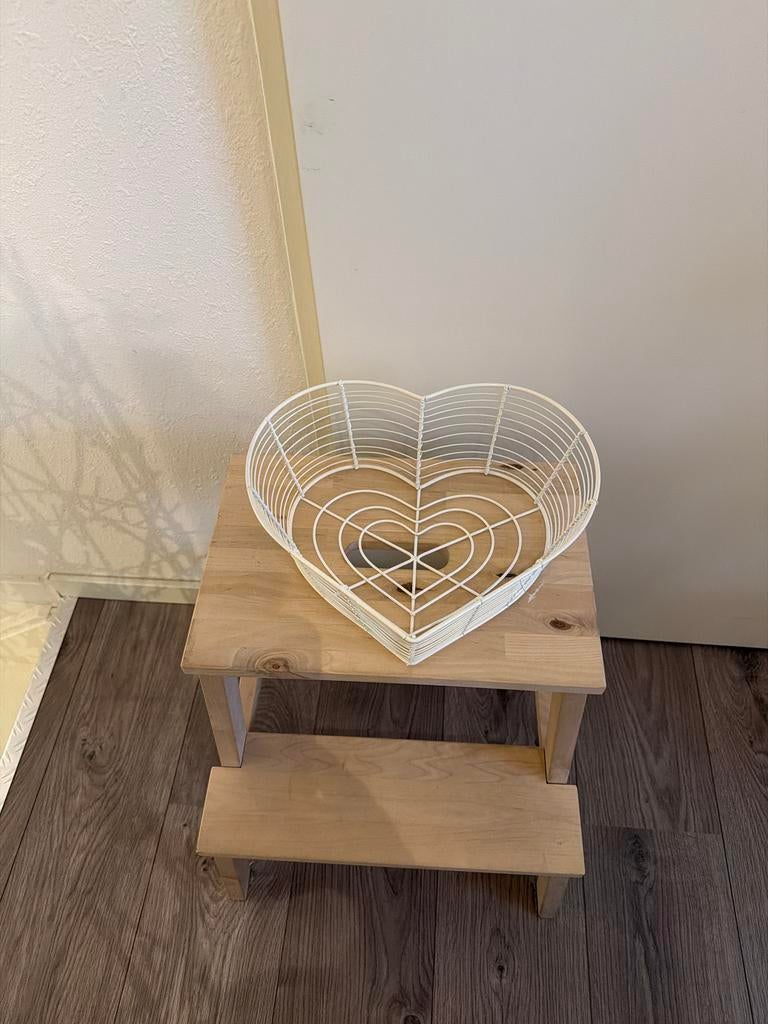 Metalen hartjes bewaarbak, Overige materialen, Mand, Ophalen of Verzenden, Zo goed als nieuw