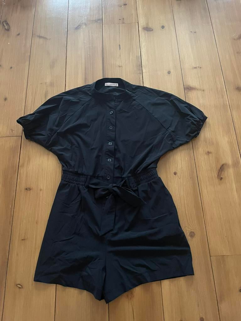 Mooie zwarte travelstof playsuit Studio Anneloes, M, Verzenden, Zo goed als nieuw, Zwart