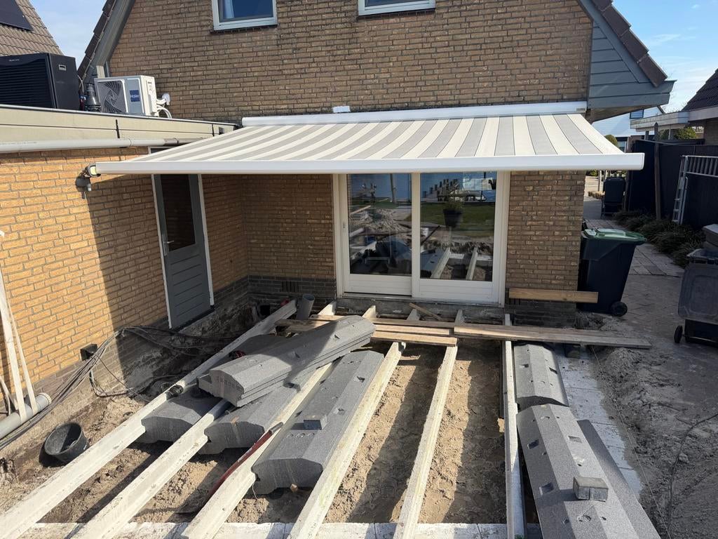 Elektrisch knikarm zonnescherm 440x295, Tuin en Terras, Zonneschermen, Gebruikt, Elektrisch, Ophalen of Verzenden, 150 tot 300 cm