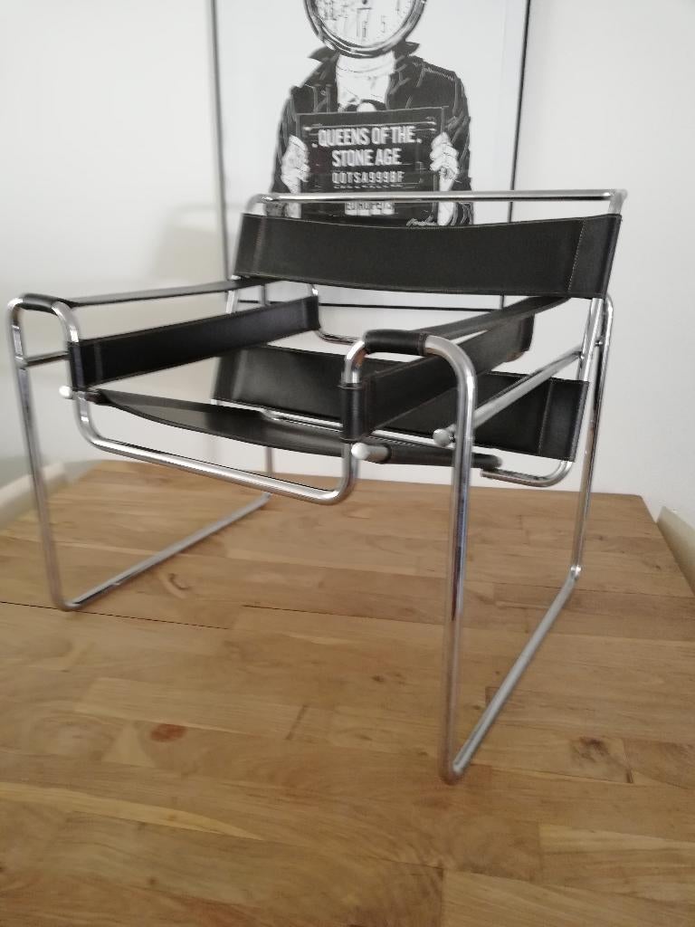 Marcel Breuer Bauhaus Wassily chair zwart leer chroom staal, Minder dan 75 cm, Ophalen of Verzenden, Zo goed als nieuw, Vintage Bauhaus Breuer design