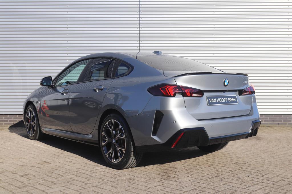 BMW 2 Serie Gran Coupé 220 High Executive M Sport Automaat, Zwart, 156 pk, Bedrijf, 3 cilinders