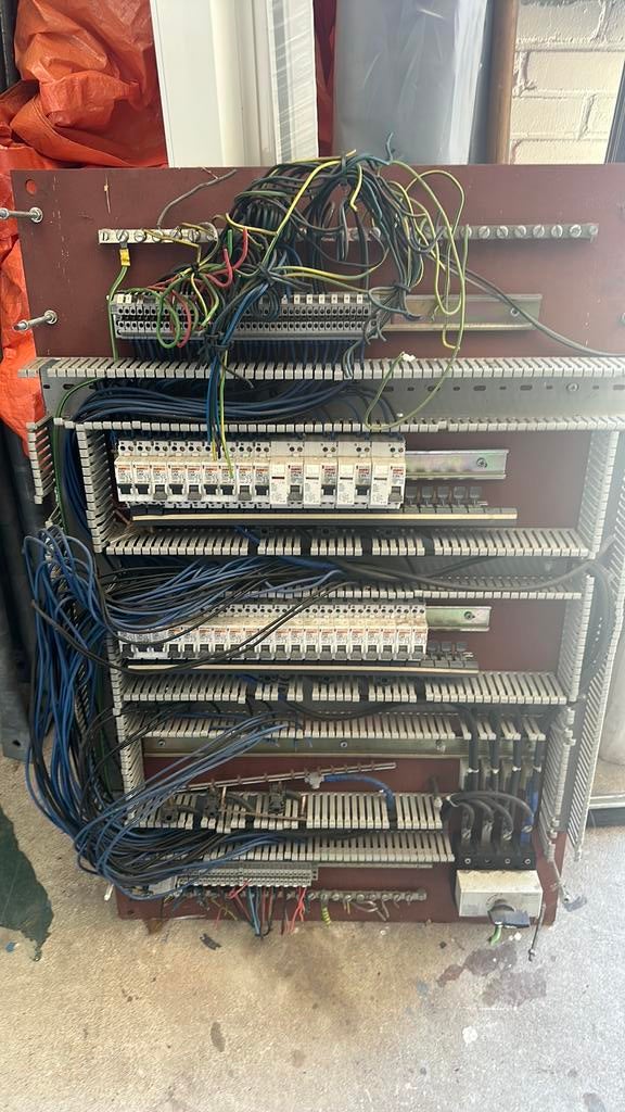 Schakelbord, Ophalen, Zo goed als nieuw