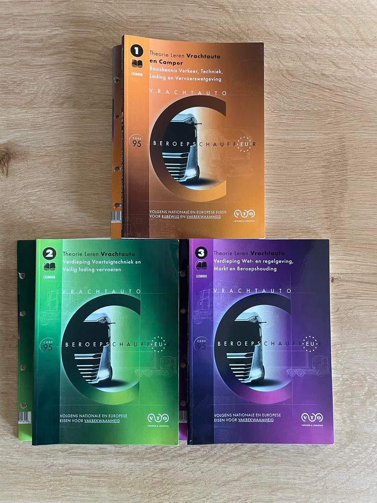 Vrachtauto theorieboeken VTO deel 1, 2, 3 incl. code 95, Ophalen of Verzenden, Beta, Gelezen, MBO