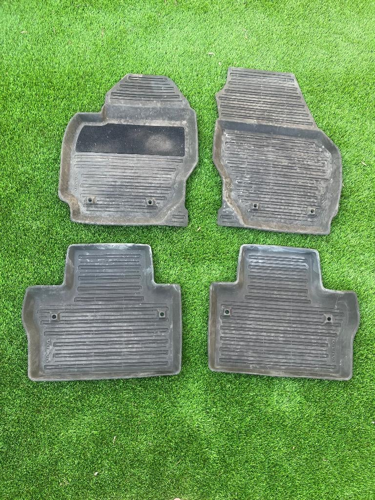 Volvo V70 XC70 2008-2016 Mattenset Rubber, Hoge Rand, Ophalen, Zo goed als nieuw