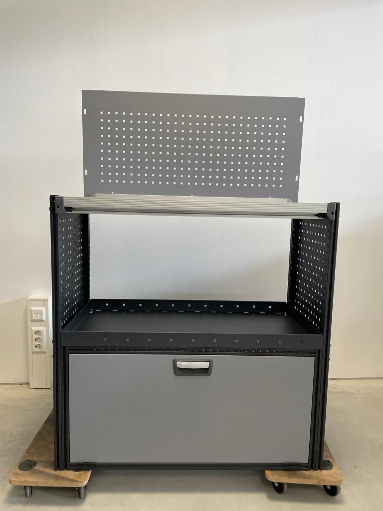 Bedrijfswagen inrichting Modul System werkbank gebruikt, Ophalen, Bulters Bedrijfswageninrichtingen, Info@bulters.nl, De Houtakker 12D