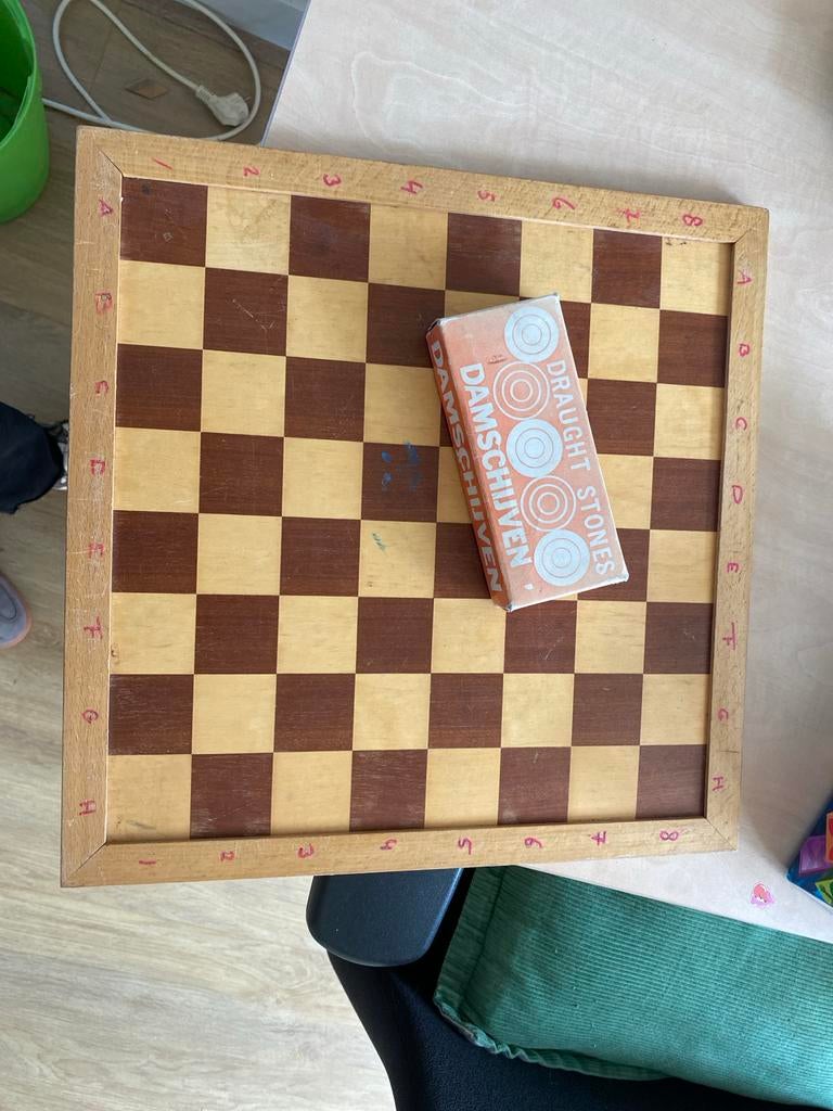 Ouderwets dambord met damschijven, Een of twee spelers, Ophalen of Verzenden, Gebruikt