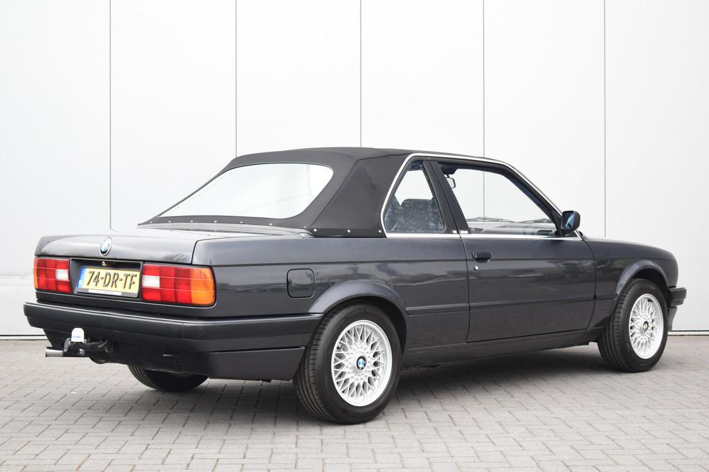 BMW 3 Serie Cabrio 316i Baur TC Diamantschwarz (bj 1991), Auto's, Oldtimers, 1596 cc, Zwart, Cabriolet, Zwart