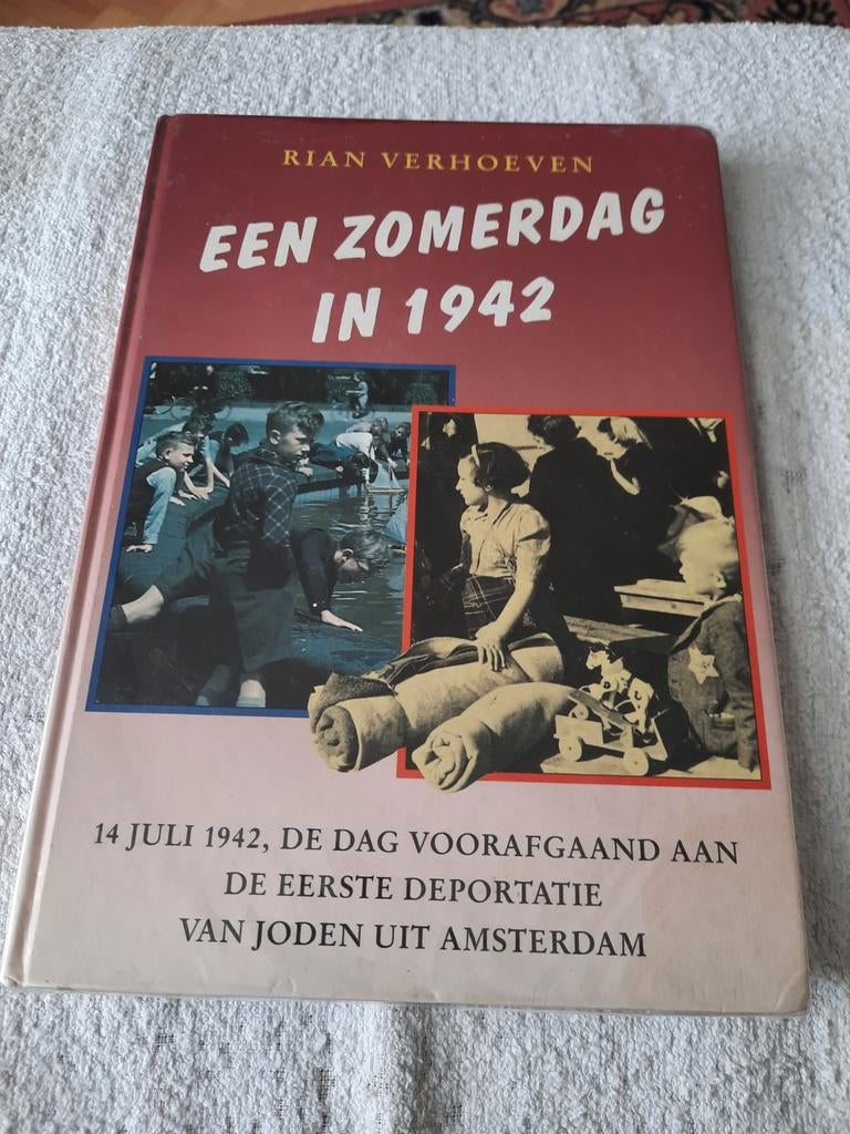 Een Zomerdag in 1942 - Rian Verhoeven, Ophalen of Verzenden, 20e eeuw of later, Zo goed als nieuw, Rian Verhoeven