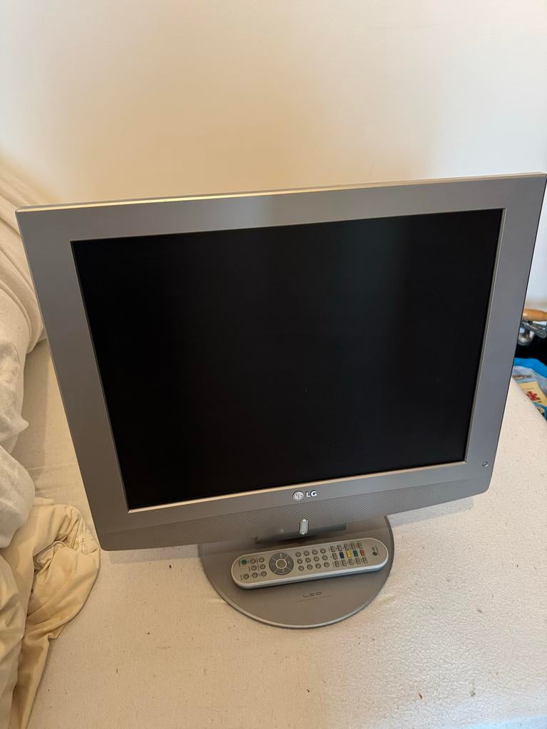 LG LCD TV 19 inch met originele afstandsbediening, Ophalen, Gebruikt, 50 Hz, 40 tot 60 cm