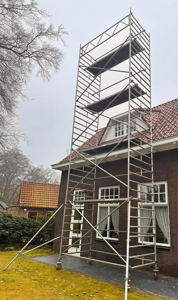 Gebruikte Layher rolsteiger werkh 10,35 meter, Ophalen of Verzenden, Zo goed als nieuw, Rolsteiger of Kamersteiger, 5 meter of hoger
