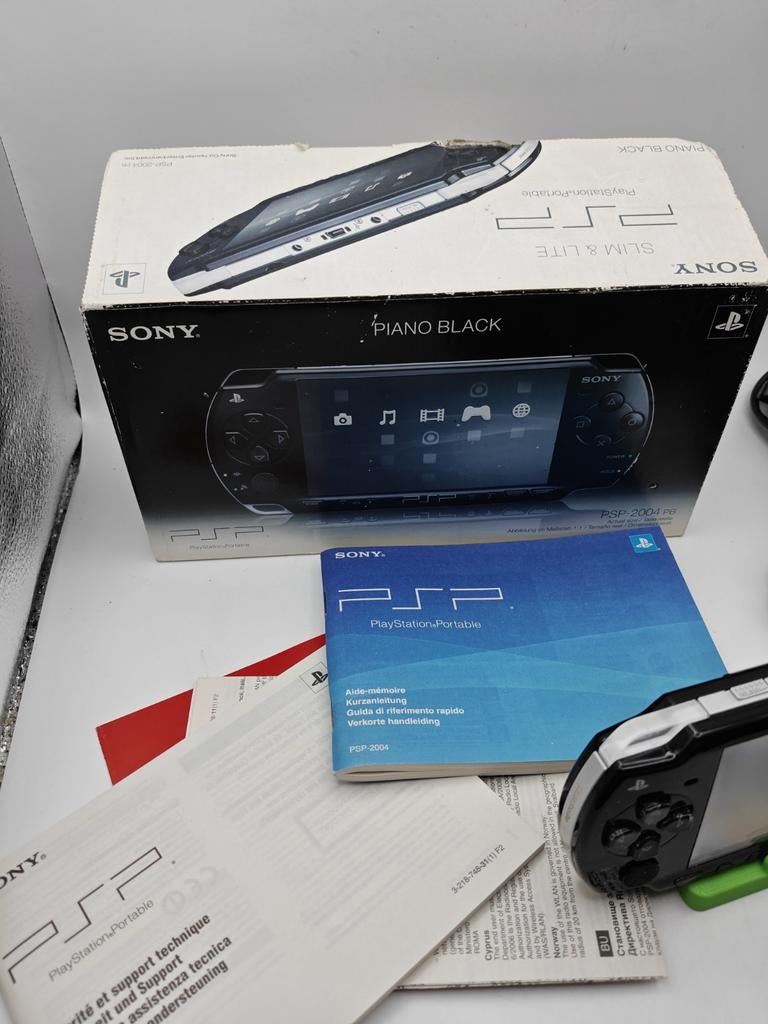 Sony PSP 2004 Piano Black CIB, Spelcomputers en Games, Spelcomputers | Sony PSP, Gebruikt, Sony Europe B.V., Taurusavenue 16-32, 2132LS Hoofddorp, Netherlands