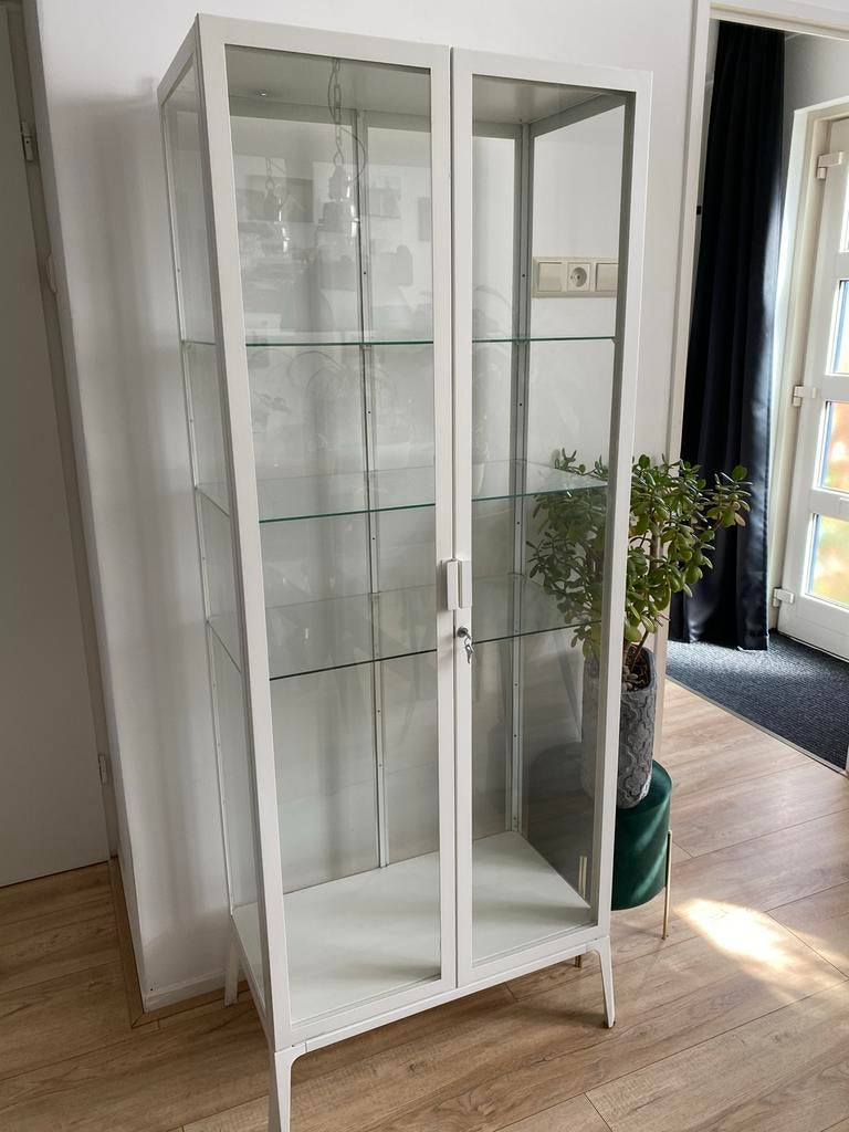 Milsbo IKEA vitrine kast, Huis en Inrichting, Kasten | Vitrinekasten, Gebruikt, 150 tot 200 cm, 50 tot 100 cm, 25 tot 50 cm, Met deur(en)