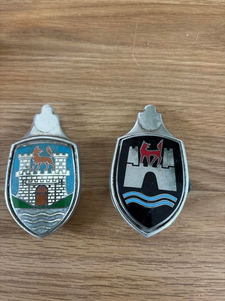 Twee originele VW Wolfsburg emblemen, Ophalen, Gebruikt, Volkswagen