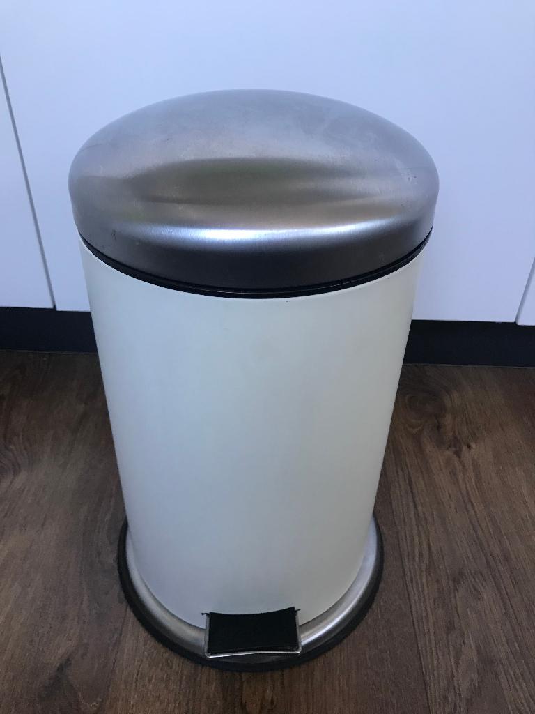 IKEA Pedaalemmer MJÖSA Creme-wit Emmer 12 Liter / 45 cm hoog, Met pedaal, Ophalen of Verzenden, Zo goed als nieuw, Rvs