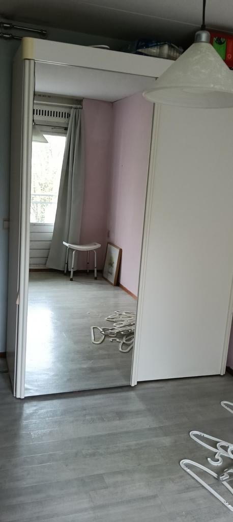 Linnenkast met spiegel, Haarlem