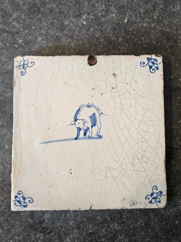 Antieke tegel Delft rund os koe antique tile ox cow, Ophalen of Verzenden