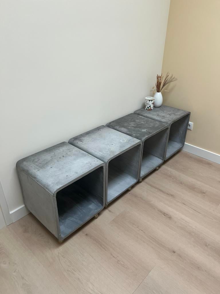 SET VAN 4: Opberger / Bijzettafeltjes Beton, Minder dan 55 cm, Rond, Zo goed als nieuw, Ophalen