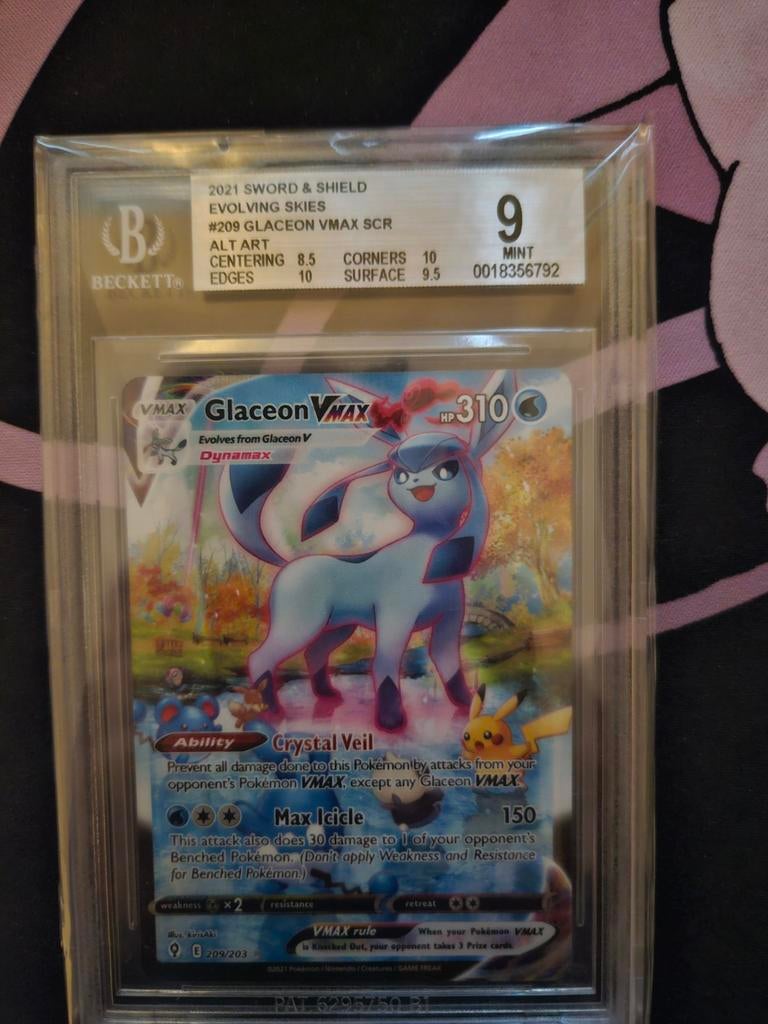Pokemon Glaceon Vmax 209/203 Evolving Skies BGS 9 MINT, Ophalen of Verzenden, Zo goed als nieuw, Losse kaart, Foil