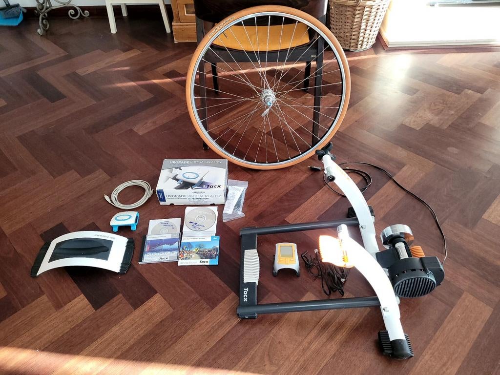 Tacx flow trainer incl. wiel en virtual reality upgrade, Sport en Fitness, Ophalen, Zo goed als nieuw, Overige typen
