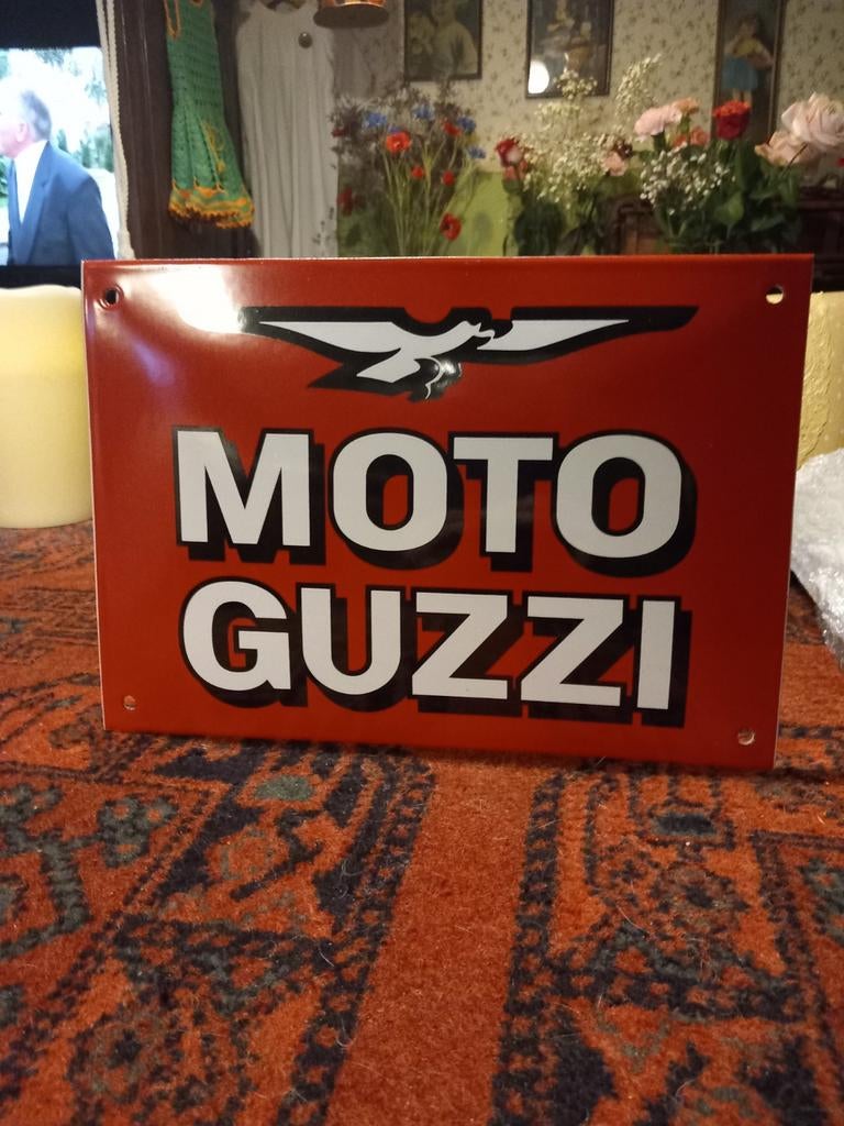 Super mooi emaile bordje  30x21cm  Moto Guzzi, Ophalen of Verzenden, Zo goed als nieuw, Reclamebord