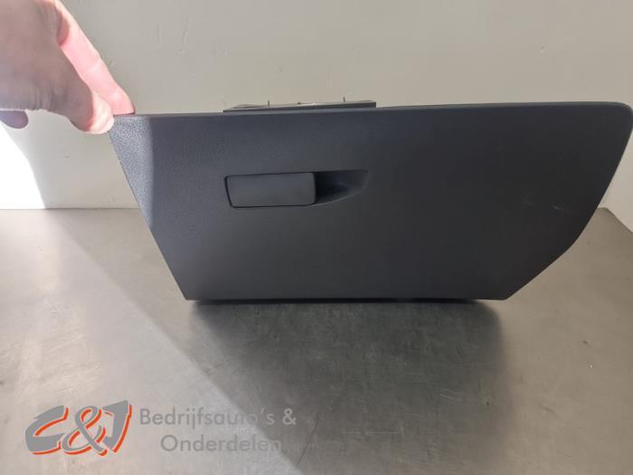 Dashboardkastje van een Opel Vivaro, Gebruikt, -, -, Opel