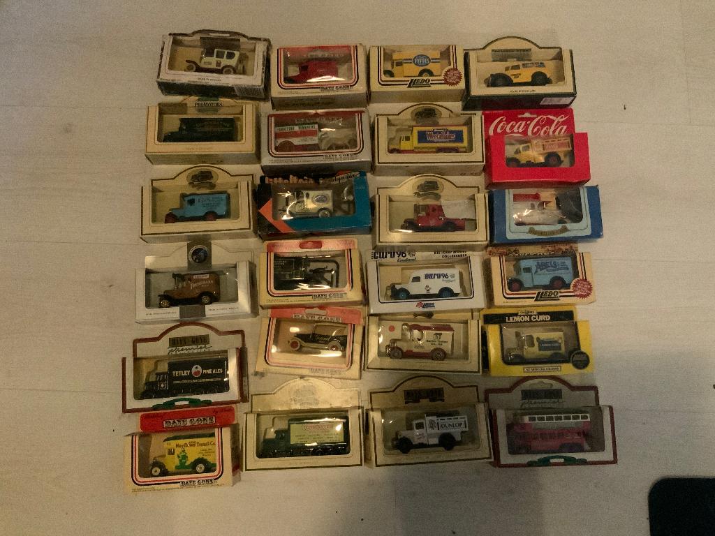 Lledo model auto’s 24 stuks . 5 euro per stuk, Hobby en Vrije tijd, Modelauto's | 1:43, Ophalen, Zo goed als nieuw, Tractor of Landbouw