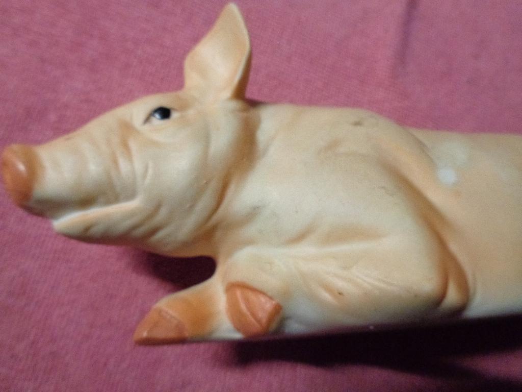 16 cm lang porseleine varken, Ophalen of Verzenden, Zo goed als nieuw, Boerderijdier, Beeldje of Figuurtje