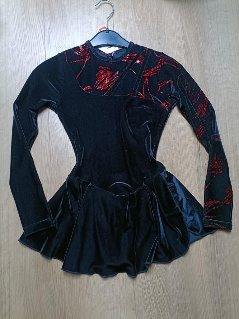 Kunstschaats pak zwart rood lange mouw velvet agiva nieuw, Sport en Fitness, Turnen, Maat 36 t/m 42, Ophalen of Verzenden, Nieuw