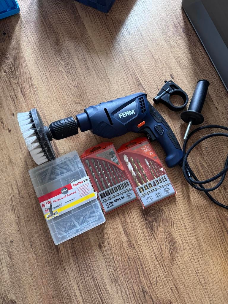 Ferm Boormachine met accessoires - Snelle Ophaling!, Gebruikt, Minder dan 400 watt, Klopboormechanisme, Ophalen