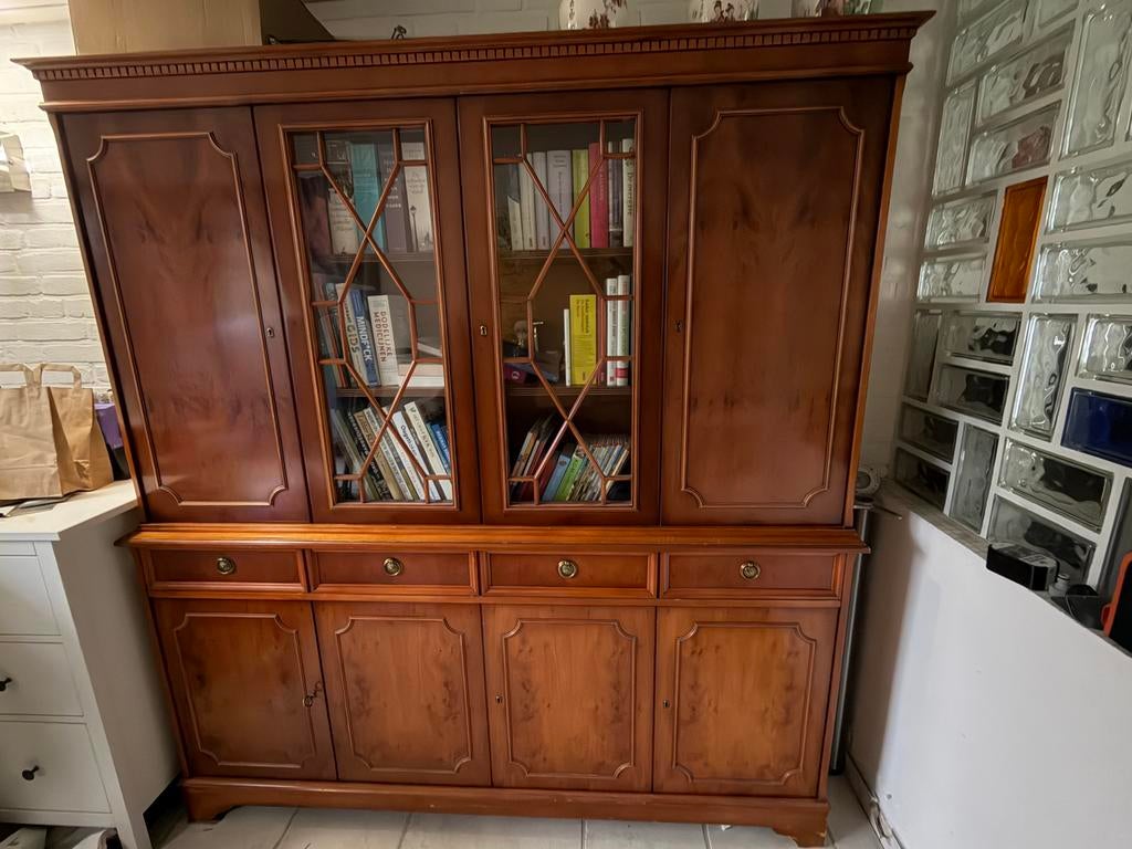 Heldense kast Taxus hout (boeken of servieskast), Ophalen, Zo goed als nieuw, 25 tot 50 cm, 150 tot 200 cm