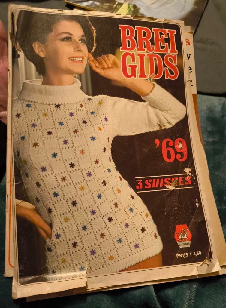 3 Suisses 1969 bruiboek en beschrijving boek, Ophalen of Verzenden, Gebruikt, Breien, Patroon of Boek