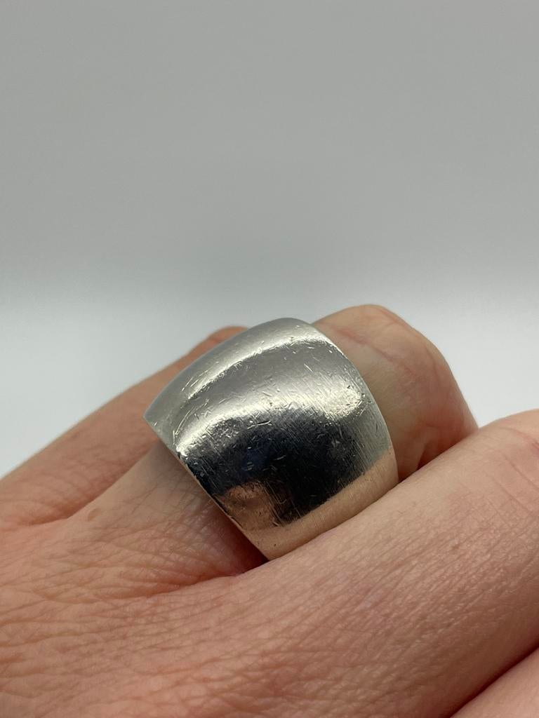 B446 Prachtige zilveren modernist ring maat 17,5, Ophalen of Verzenden, X, Dame, Zilver