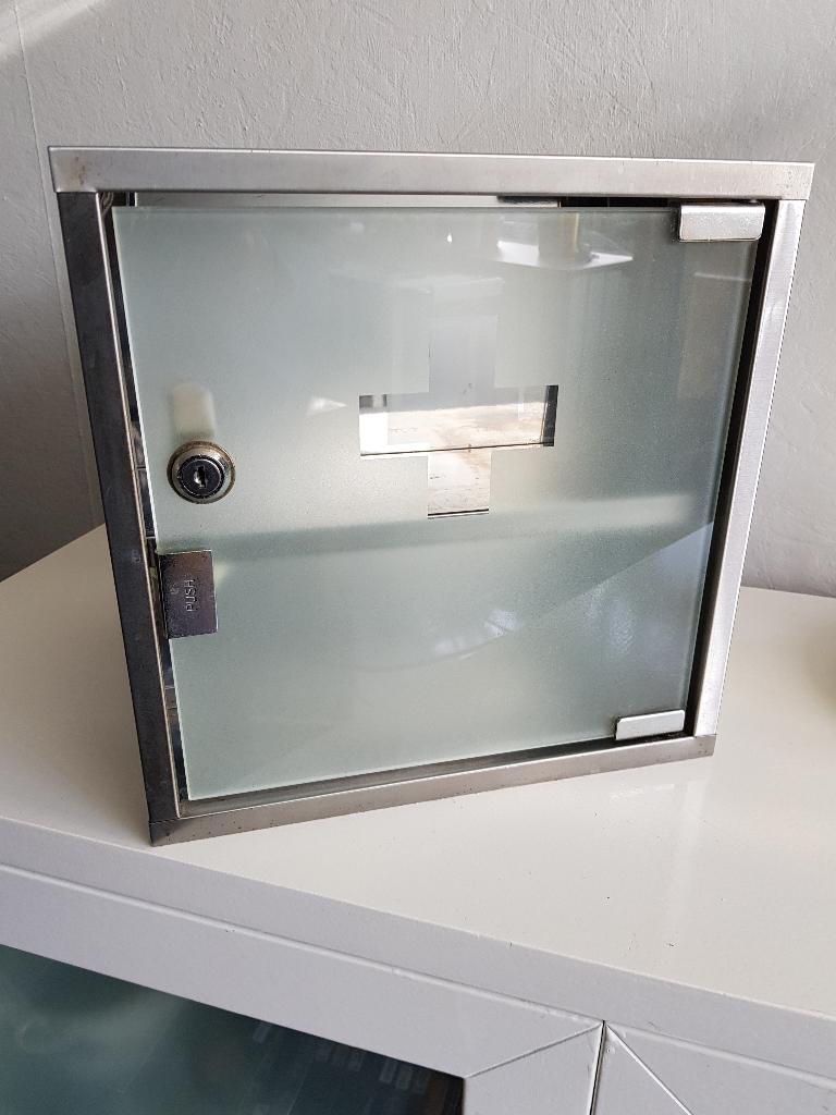 metalen medicijnkastje, Verzamelen, Ophalen of Verzenden, Huis en Inrichting