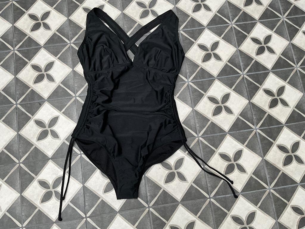 Dames badpak van het merk BEACHWAVE. maat 40E, Kleding | Dames, Badmode en Zwemkleding, Nieuw, Badpak, Zwart, Ophalen of Verzenden