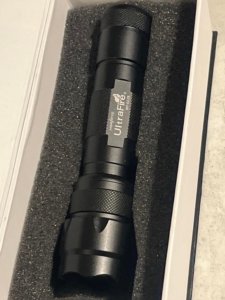Zaklamp UltraFire WF-502B (zonder batterij), Caravans en Kamperen, Zaklampen, Ophalen of Verzenden, Gebruikt, Batterij