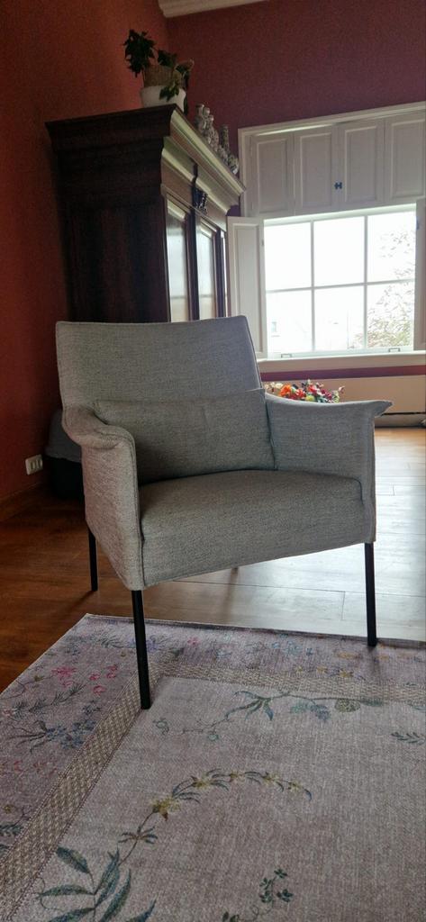 DesignOnStock Fauteuil - Lichtgrijs met kussen, Huis en Inrichting, Ophalen, Gebruikt, Minder dan 75 cm, 50 tot 75 cm