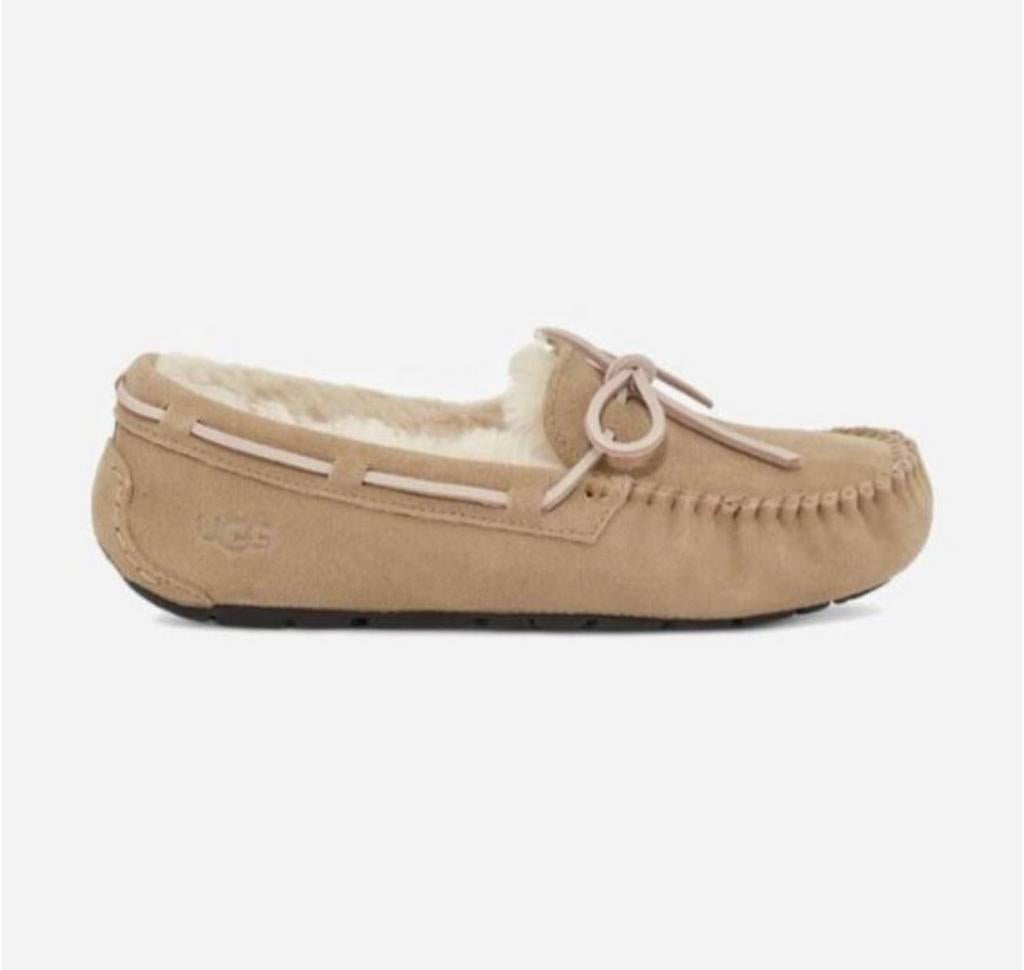 UGG loafers Maat 39, Ophalen of Verzenden, Zo goed als nieuw, Instappers, Beige
