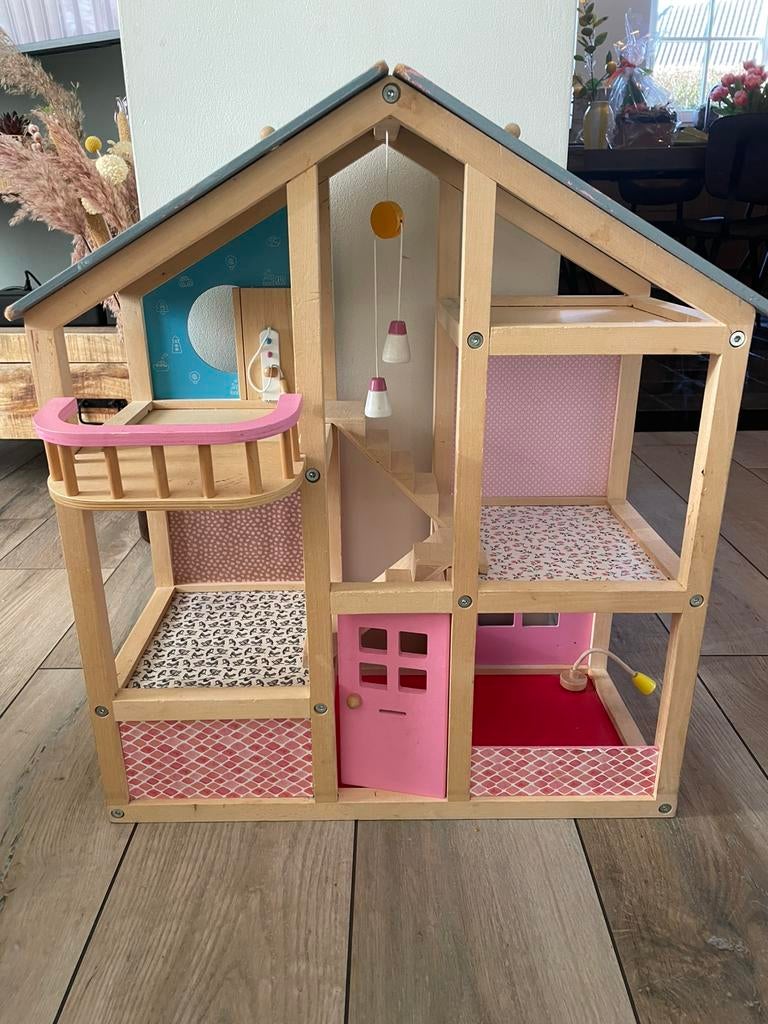 Opgeknapt poppenhuis met heel veel toebehoren, Kinderen en Baby's, Speelgoed | Poppenhuizen, Ophalen, Zo goed als nieuw, Poppenhuis