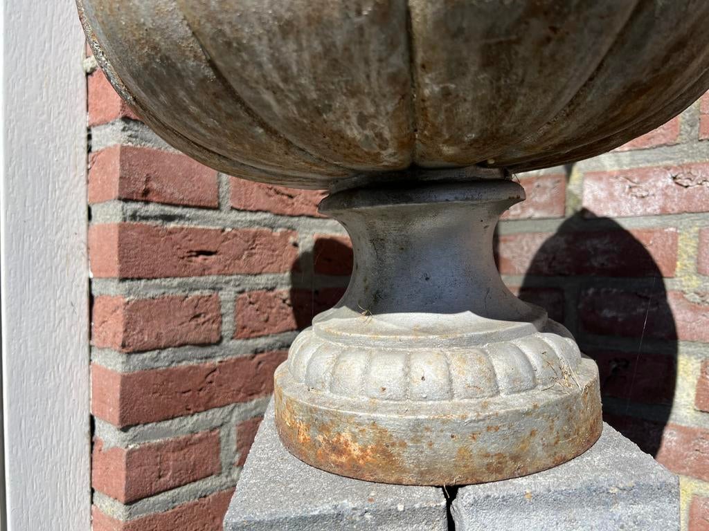 ANTIEK GIETIJZEREN TUINVAAS, Ophalen