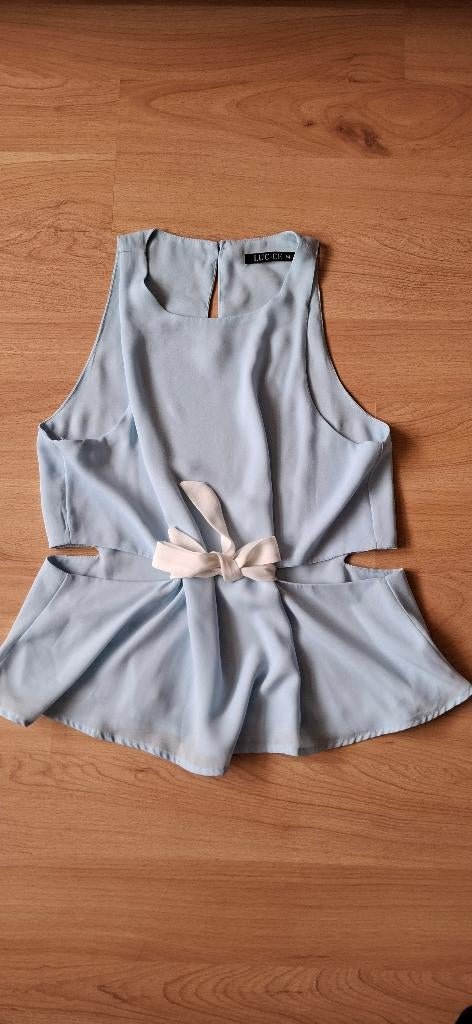 prachtige lichtblauwe zomertop merk Luc-ce in maat M, Maat 38/40 (M), Luc-ce, Zo goed als nieuw, Zonder mouw