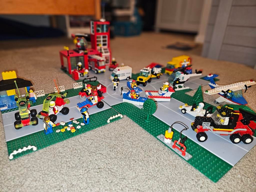 Lego stad (brandweerkazerne, helikopters, vliegtuig etc), Ophalen