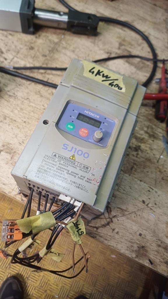 Hitachi 4kW frequentieregelaar, Hobby en Vrije tijd, Elektronica-componenten, Ophalen of Verzenden