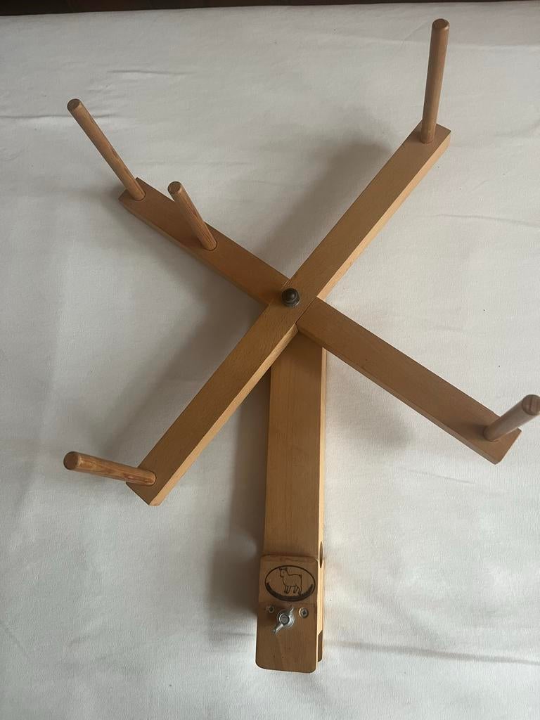 Houten wolhaspel - Handig hulpmiddel voor breien/haken, Ophalen of Verzenden, Gebruikt, Breien of Haken, Overige typen