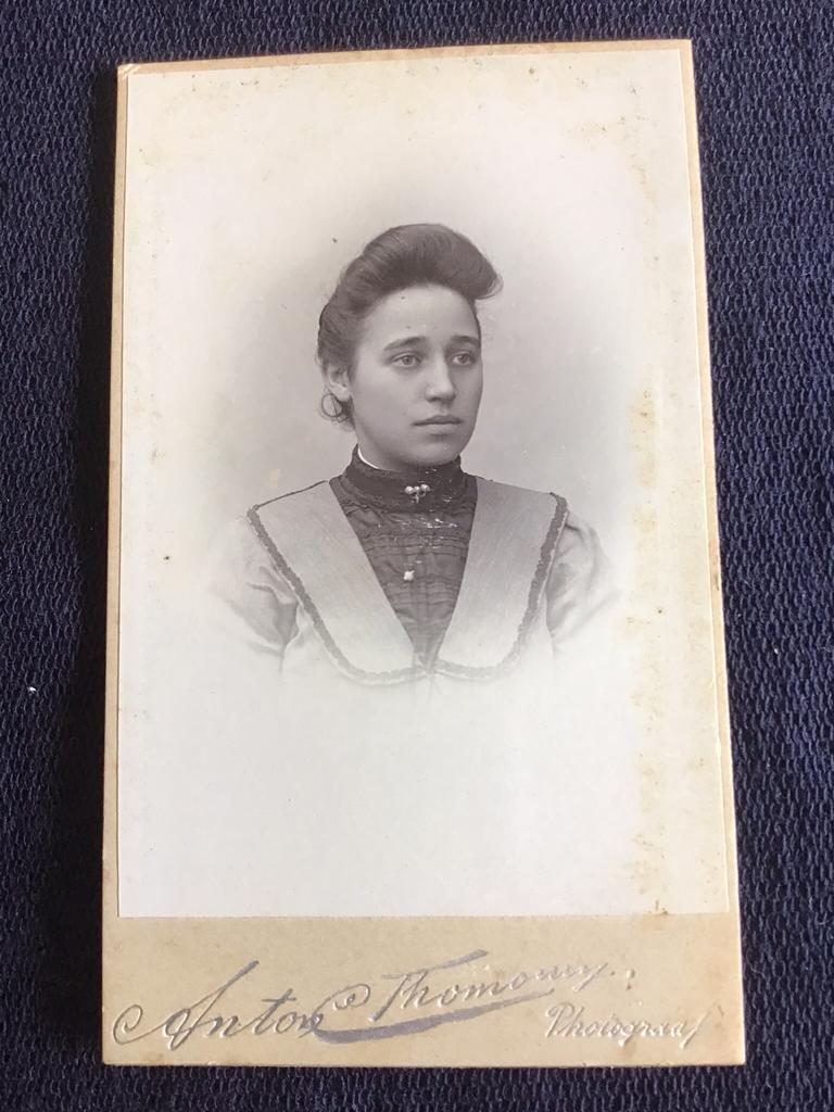 CDV, Jongedame, ANTON C. THOMANN, UTRECHT, Carte de Visite, Ophalen of Verzenden, Voor 1940, Gebruikt, Foto