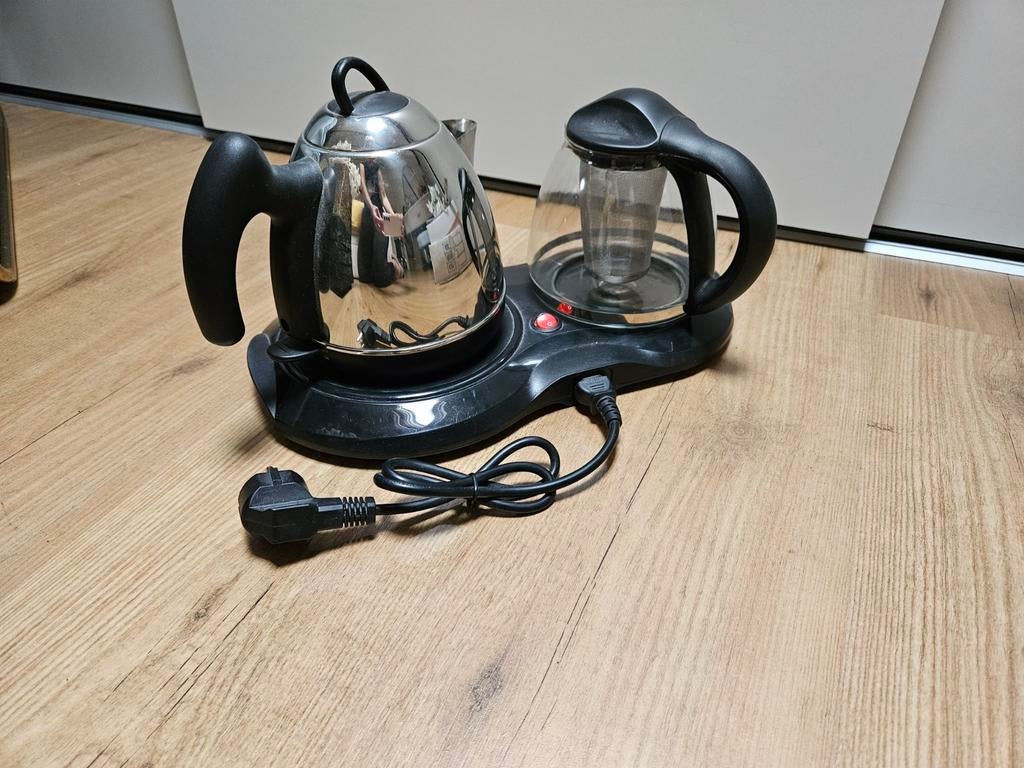 Elektrische waterkoker en theepot( nieuw) kleine set, Minder dan 1 liter, Ophalen, Nieuw