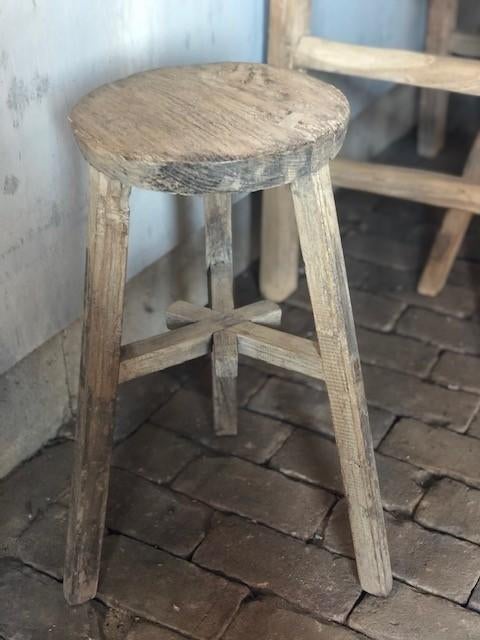 IEDER KRUKJE IS UNIEK; oud houten krukje SOBER STOER, Nieuw, Ophalen of Verzenden, Nvt, Nvt